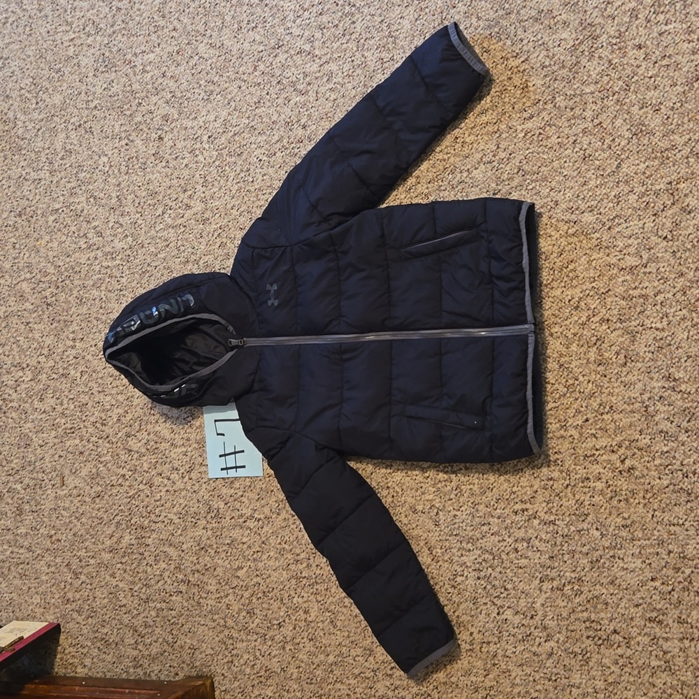 Boys size small under armor marshmallow jacket
